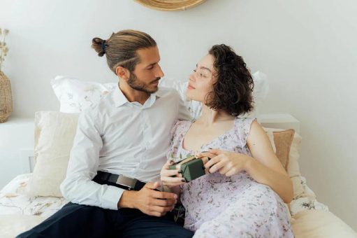 Sex ist gesund – und etwas Vergnügen unter dem Weihnachtsbaum schadet nicht!