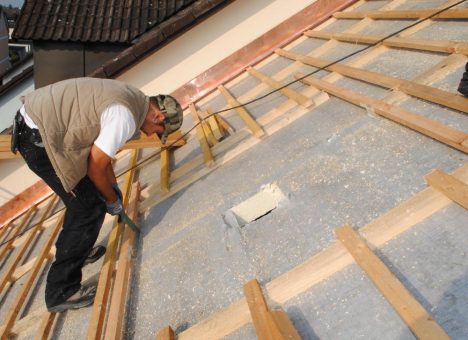 Wer beim Dachfenstereinbau spart, zahlt oft drauf