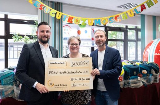 Schulranzen für bessere Startchancen – BBBank Stiftung spendet 50.000 Euro an Deutsches Kinderhilfswerk