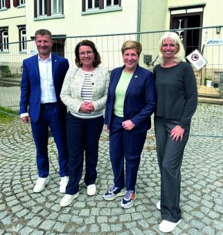 Ministerin Nicole Razavi MdL zu Gast auf dem Lebenscampus Freihof