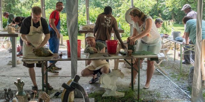 Bildhauern für Erwachsene mit dem Bildhauer Michael Kasvinge aus Simbabwe