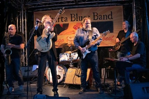 Musik aus der Zeit, als die Verstärker noch klein waren und die Autos Flossen hatten