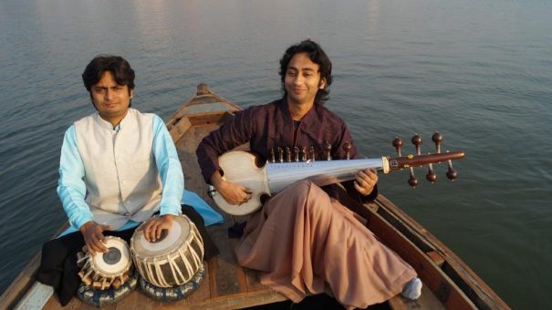 20. September 20 Uhr: Klassische indische Musik mit den Brüdern Anshuman und Vibhash Maharaj sowie Sukhdey Prasad Mishra