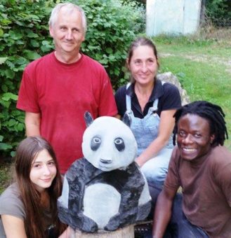 10. bis 28. Juli: Bildhauer-Workshops mit Künstlern aus Simbabwe
