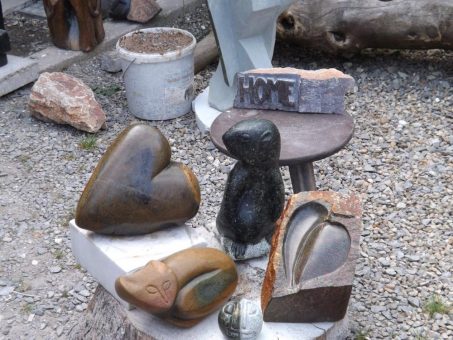 10. bis 28. Juli: Bildhauer-Workshops mit Künstlern aus Simbabwe