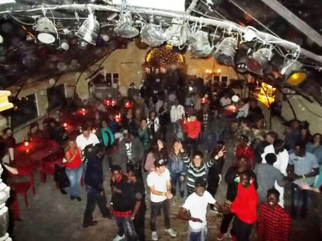 Die Kultur Afrikas an 4 Tagen erleben: Markt – Musik – Mystik und Akrobatik