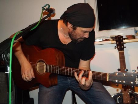 05. Mai 20h: Akos Papp, Bluesabend, Biergarten, Blues-Gitarre und Blues-Harp