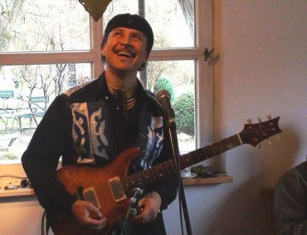 „Native American Blues“ mit Wade Fernandez   zur Sonntags-Matinee am 26. November 14 Uhr Kulturgewächshaus Birkenried