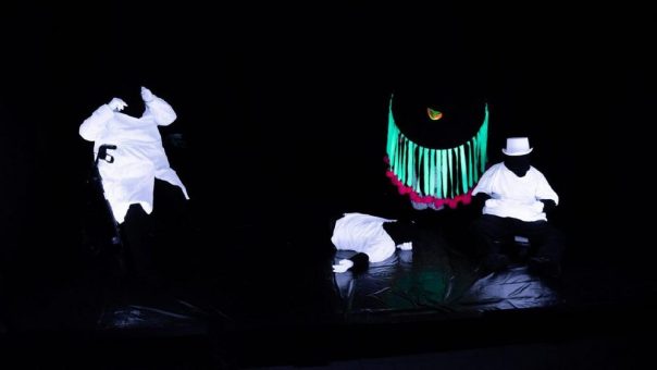 Mit Herz und Schwarzlicht auf der Bühne