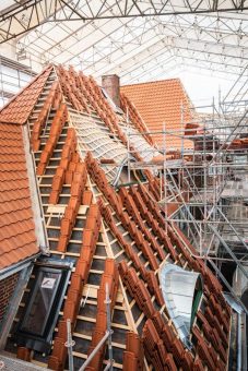 Die Hamburger Villa Bondenwald wird mit Förderung der GlücksSpirale restauriert und erhält ihre historischen Fledermaus-Dachgauben zurück