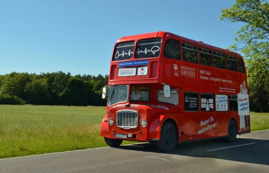 Klinikum Karlsruhe macht sich stark für die Prävention von Herz-Kreislauf-Erkrankungen: Infobus der Initiative „Herzenssache Lebenszeit“ kommt nach Karlsruhe