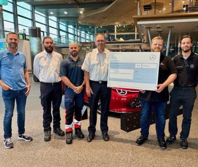 Mercedes-Benz Group AG spendet 8.000 Euro für Funk-Sonderausstattung an das DRK Bühl-Achern