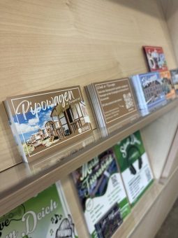 Weniger Papier, mehr Überblick: Dornum ersetzt Flyer durch digitale Visitenkarten