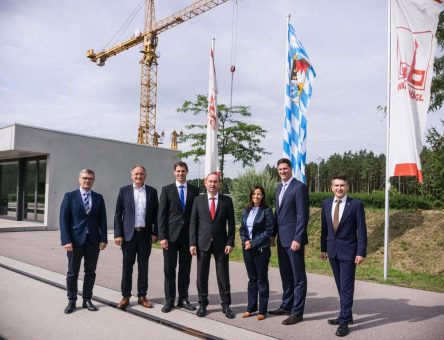 Staatsminister Aiwanger besucht die Firmengruppe Max Bögl