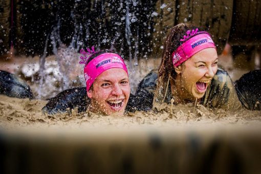Eine halbe Million Frauen im Schlamm
