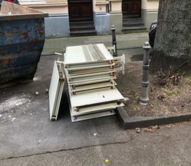 Unser Team aus mobilen Schrotthändlern holt Ihren Schrott in Krefeld kostenlos und ohne Aufwand für Sie ab.