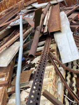 von ihren Standort in Lüdenscheid  und Umgebung  wir holen Schrott & Alteisen kostenlos Ab