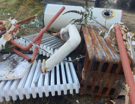 von ihren Standort in Solingen und Umgebung  wir holen schrott und Alteisen kostenlos Ab