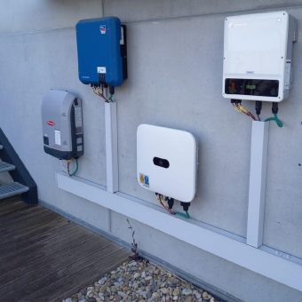 Unex liefert isolierende Kabeltragsysteme und Kanäle für sichere Wechselrichterinstallationen in Photovoltaikanlagen