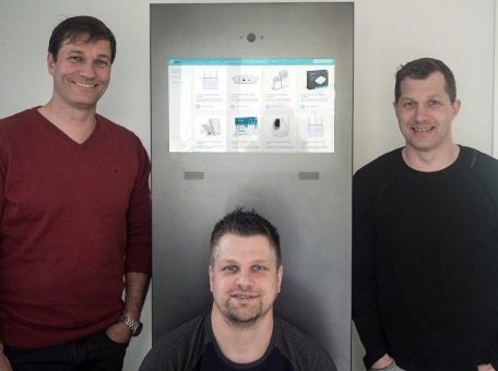 Service-Offensive am POS: Retailtech-Startup launcht Service-Terminals für digitale Kunden-Fachberatung und Sortimentspräsentation