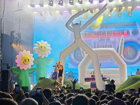 Kreative Riesen erobern die Bühnen – Wie aufblasbare Figuren Festivals und Theater revolutionieren
