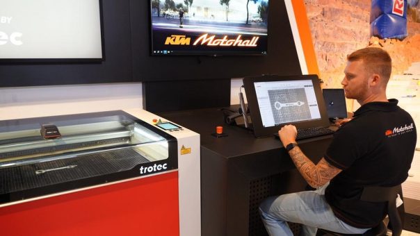 Laser-Event in der KTM Motohall