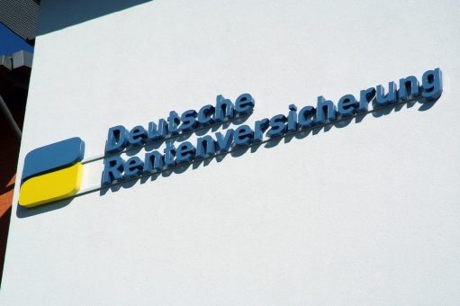 Nach Praxisabgabe angestellt: Wann gilt die Rentenversicherungspflicht für Ärzte?
