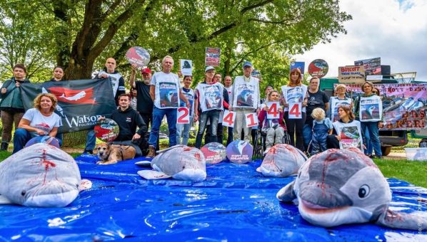 GRD übergibt 24.144 Unterschriften gegen Delfinschlachtungen