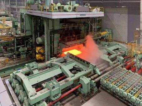 Mit dem leistungsstärksten 4,3-Meter-Grobblechwalzwerk von SMS group erweitert Tisco das Produktangebot im Edelstahlbereich