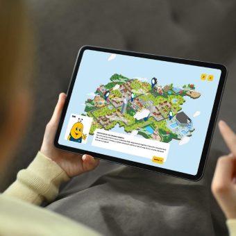 OPEN Digitalgruppe transformiert ÖPNV-Bildungsarbeit mit digitalem Lernspiel „Bini und das verzauberte Stadtabenteuer“