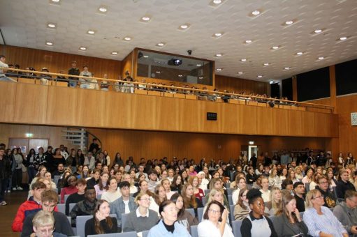 Fast 1.000 Erstsemester starten ins Wintersemester 2025/2026