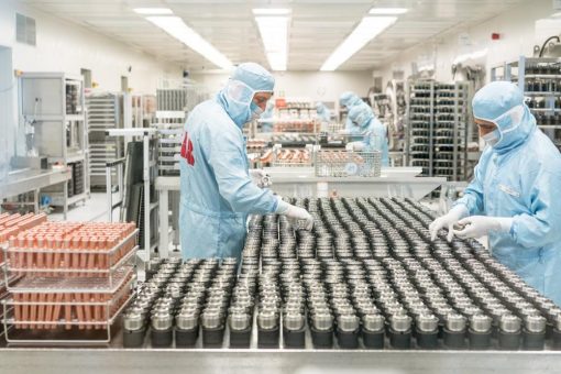 ABB feiert die Produktion der siebenmillionsten Vakuumschaltkammer