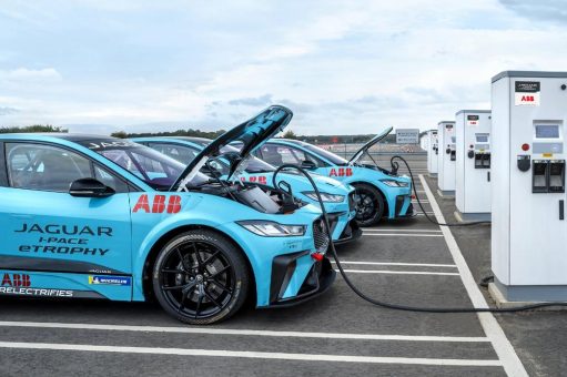 Jaguar I-PACE eTROPHY Serie – Voll geladen dank der neuen Partnerschaft mit ABB
