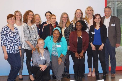 Rajapack übergibt im Rahmen des Aktionsprogramms „Perspektiven für Frauen“ über 45.000 € Spenden