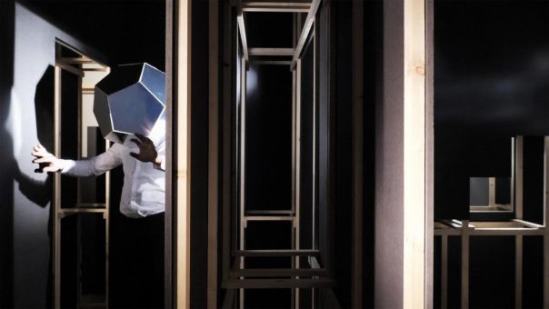 Yann Annicchiarico: Diener zweier Herren