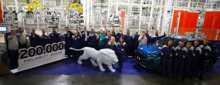 Voller Erfolg: Feier zur Produktion des 200.000sten PEUGEOT 3008 im Werk Sochaux mit Marken CEO Alain Favey