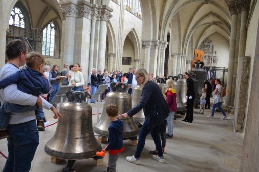 Vertragsunterzeichnung zum Guss der größten Glocke des neuen Magdeburger Domgeläutes