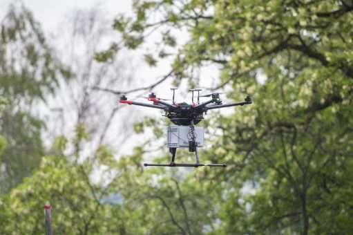 Erfolgreicher Demonstrationsflug: Autonome Transportdrohne beschleunigt Anlieferung von Laborproben bei thyssenkrupp Steel um rund 70 Prozent