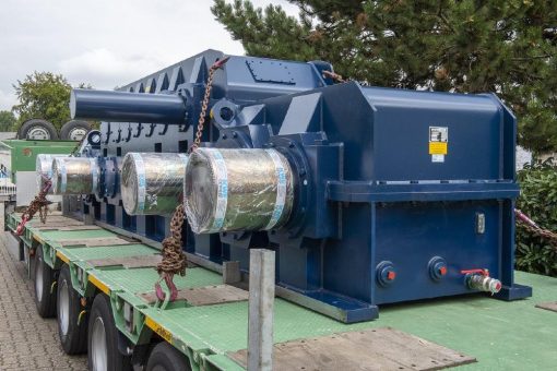 Nächtlicher Schwertransport nach Duisburg: thyssenkrupp Steel erhält neues Streckrichtergetriebe für die Produktion im Kaltwalzwerk