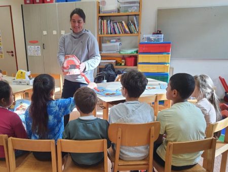 Tag der Zahngesundheit: Kinder- und Jugendzahnärztlicher Dienst mit Aktion in Schottener Grundschule