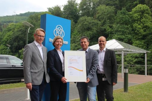 Ausgezeichnete Leistung: thyssenkrupp Hohenlimburg wird mit Ludwig-Erhard-Preis in Bronze für vorbildliches unternehmerisches Handeln geehrt