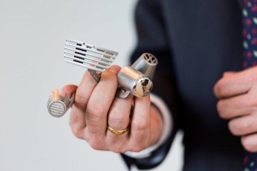 Keine Belichtung ohne Blende: Elf Gramm leichte Stahlteilchen sorgen beim Autofahren für gute Sicht und mehr Sicherheit