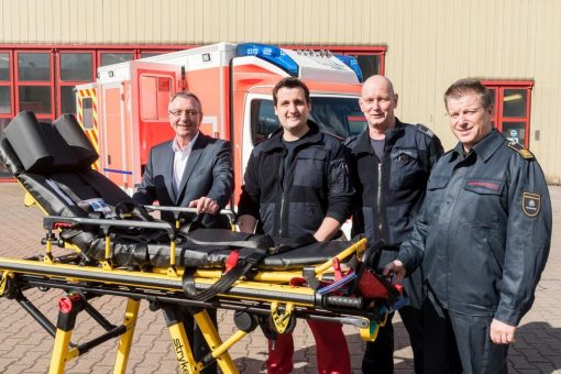180 PS und rettet Leben: Werkfeuerwehr von thyssenkrupp stellt neuen Rettungswagen in Dienst