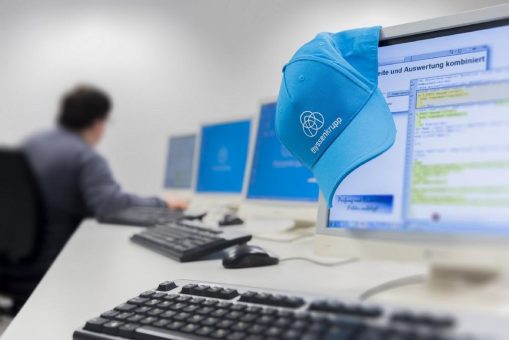 Vom Leben in einer eigenen Welt: Wie ein junger Mann mit Asperger Syndrom seine Ausbildung zum IT’ler bei thyssenkrupp in Duisburg meistert