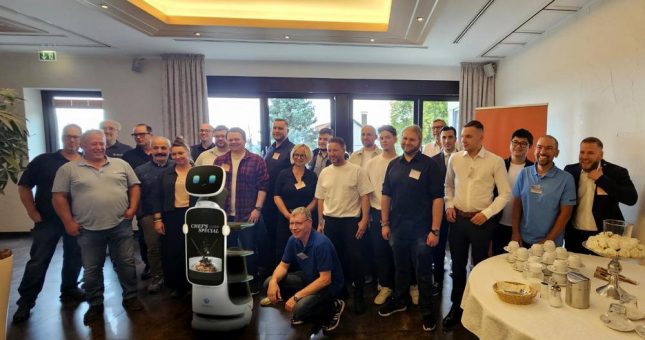 Roboter im Praxiseinsatz: PULSA und Keenon luden zur Info-Veranstaltung in die Wiehen Therme