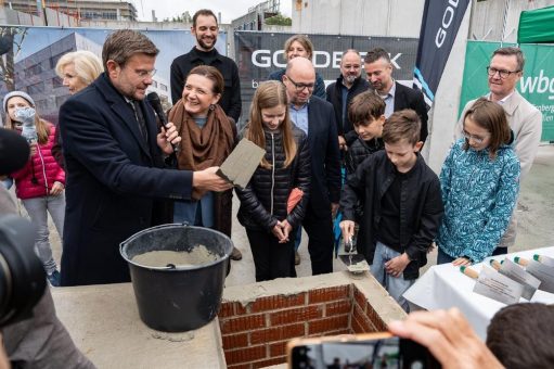 Grundsteinlegung für Schulzentrum Breslauer Straße