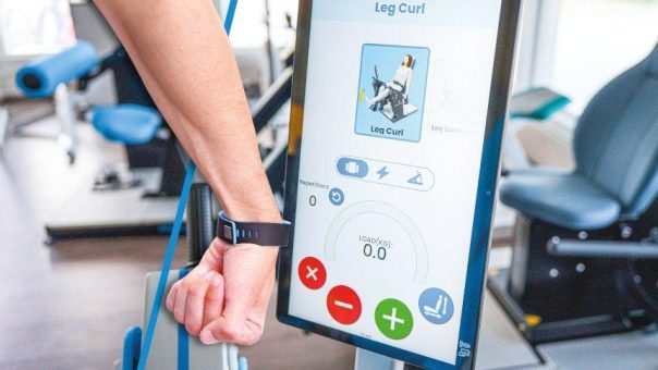 Neues XL-Touchdisplay: HUR startet neue Ära der SmartTouch-Trainingsgeräte