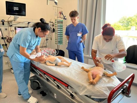 Vorbild für andere: Weltweit erste interprofessionelle Ausbildungsstation auf Bonner Kinderherz-Intensivstation