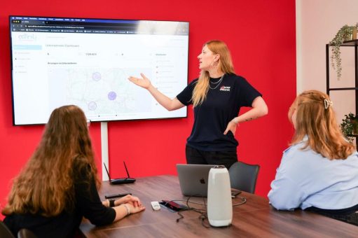 Recruiting automatisieren mit KI: Wie bundesweit.digital mit adfinity Social-Media-Anzeigen effizienter macht