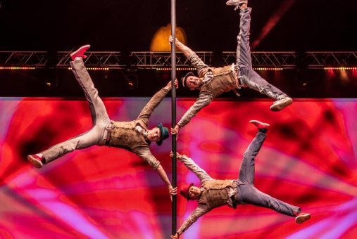 Neue Location und neue Künstler: Europas größtes Varietéfestival, das 8. Internationale Varieté Festival „Dirk Denzers Magische Momente“ 2026 geht in in den Vorverkauf